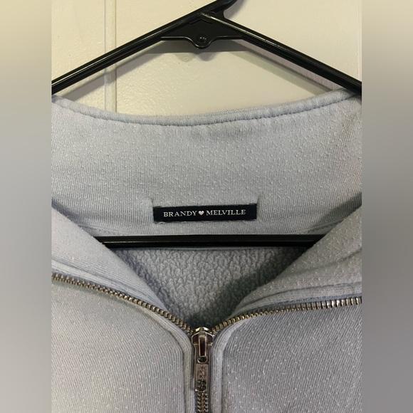 Brandy Melville Crewneck - Picture 4 of 4